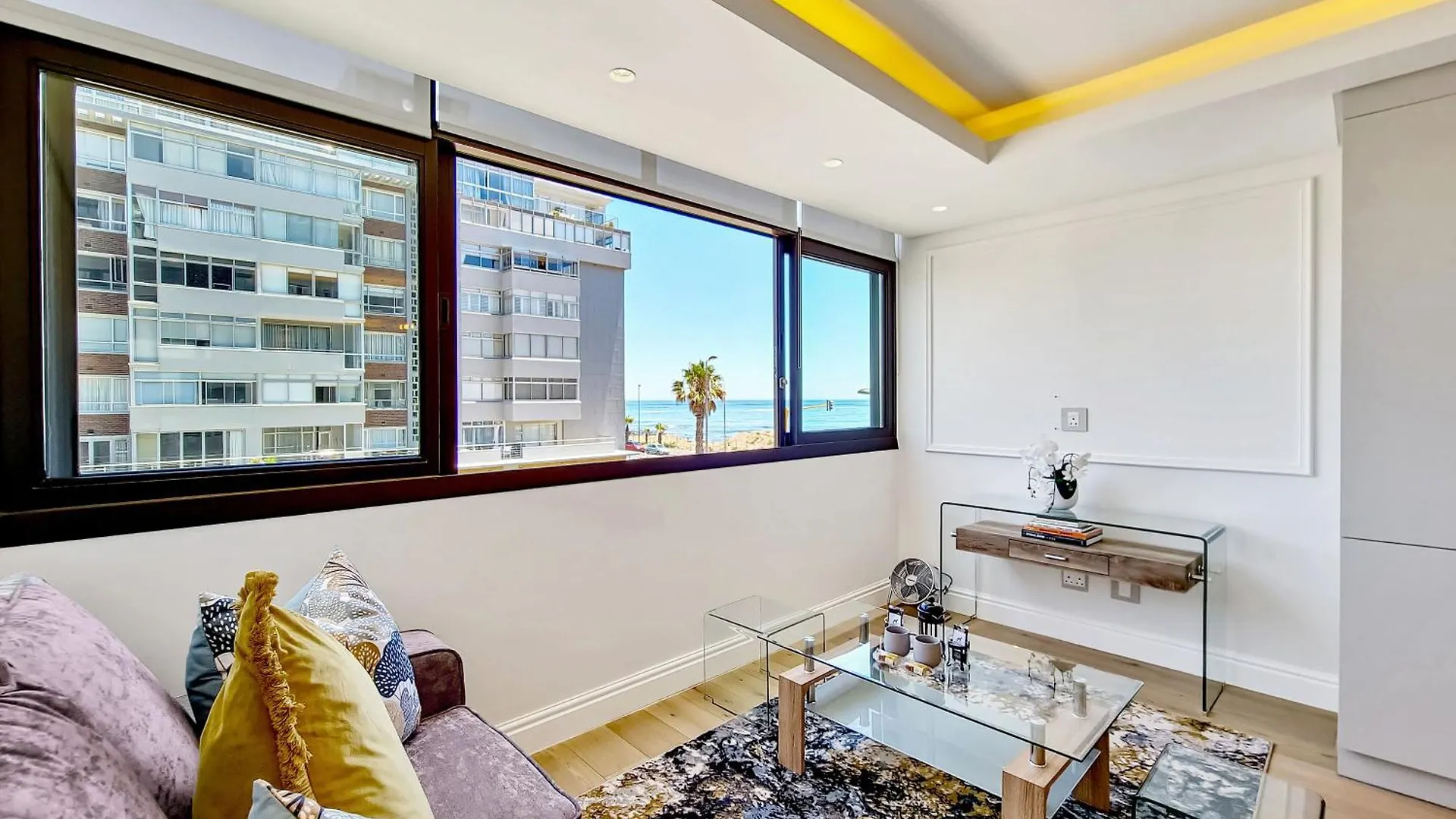 Apartment Studio With Ocean And Promenade View Sea Point Cape Town