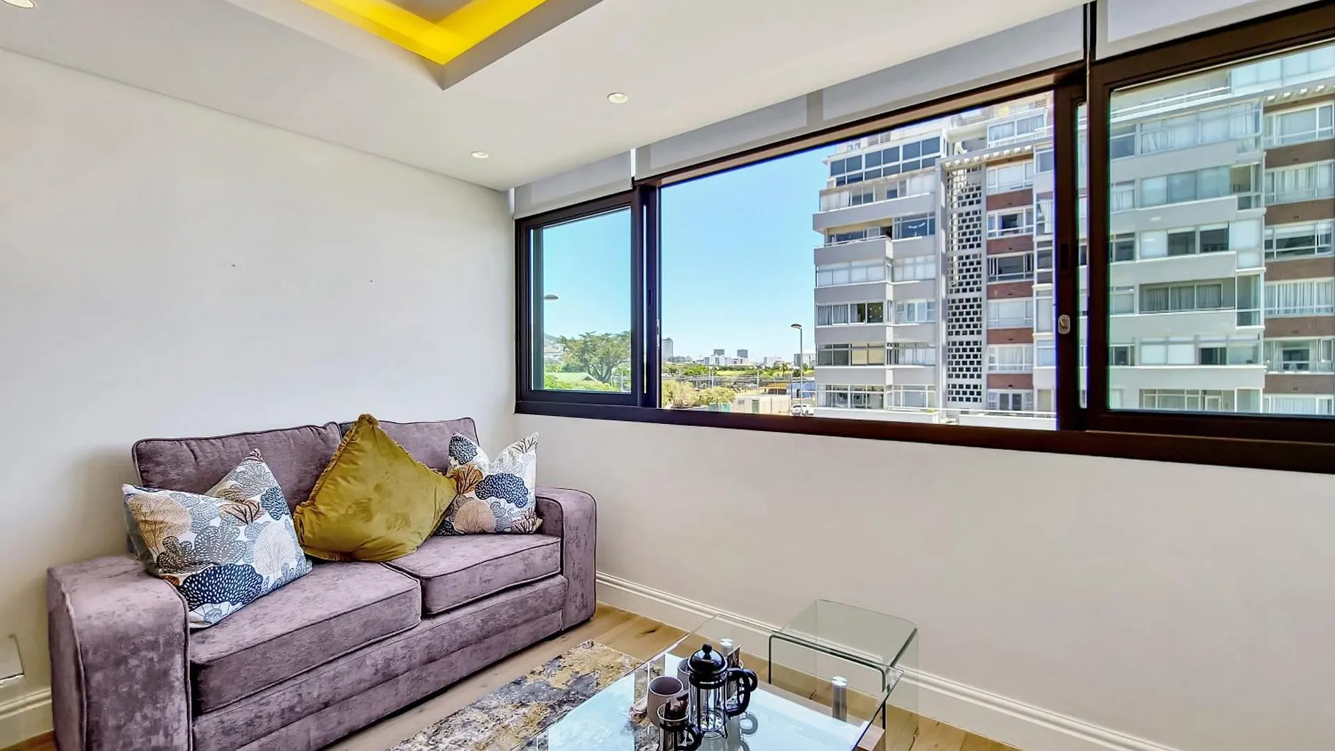 Apartment Studio With Ocean And Promenade View Sea Point Cape Town