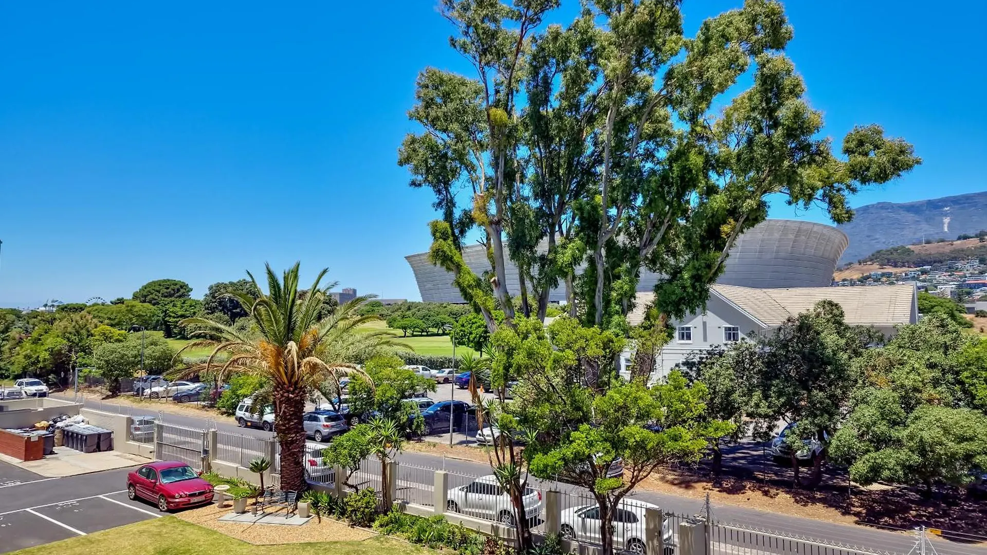Studio With Ocean And Promenade View Sea Point Cape Town Apartment