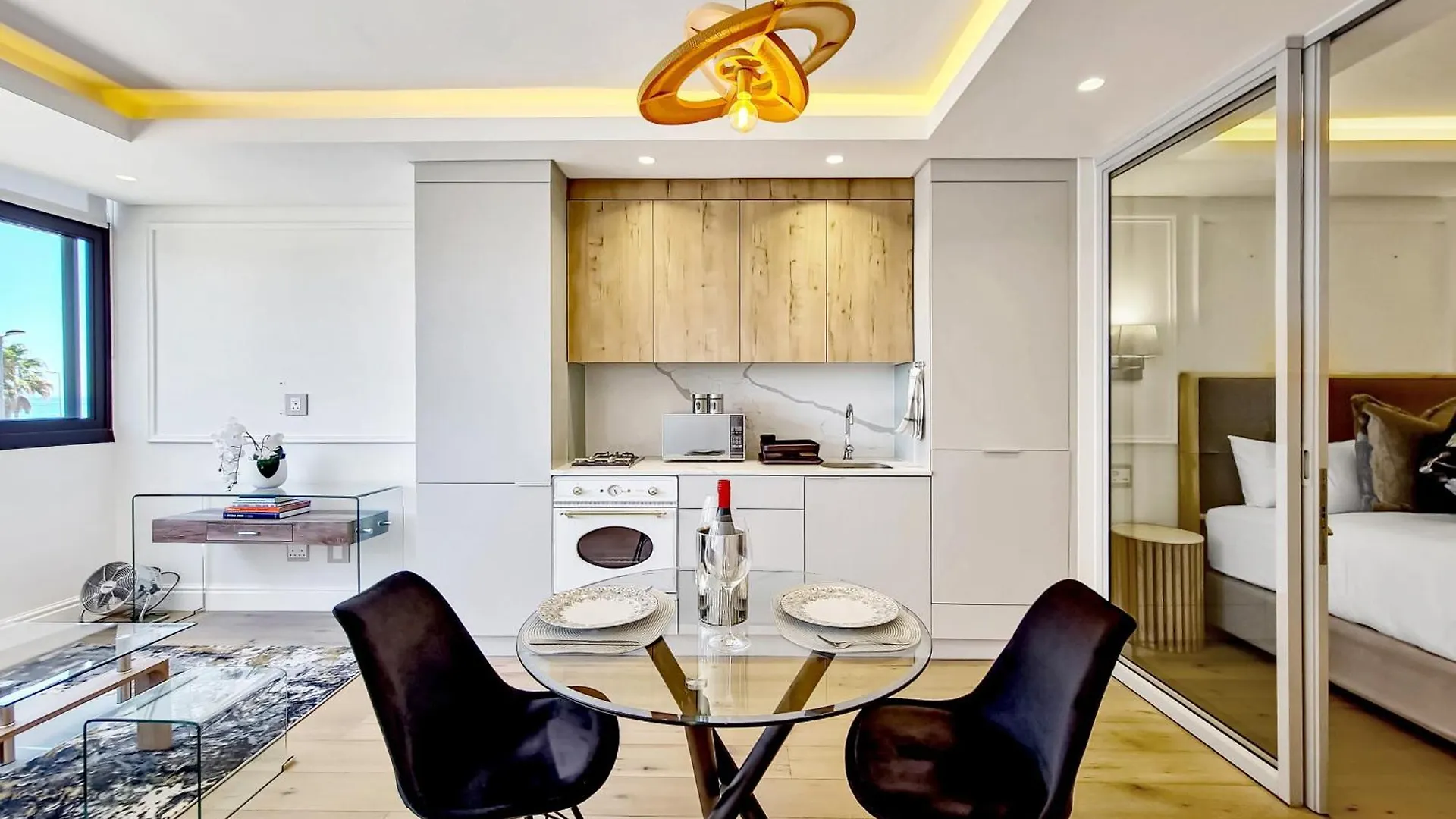 Apartment Studio With Ocean And Promenade View Sea Point Cape Town