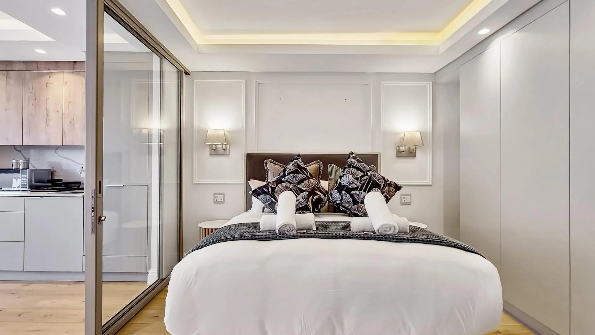 Studio With Ocean And Promenade View Sea Point Cape Town Apartment