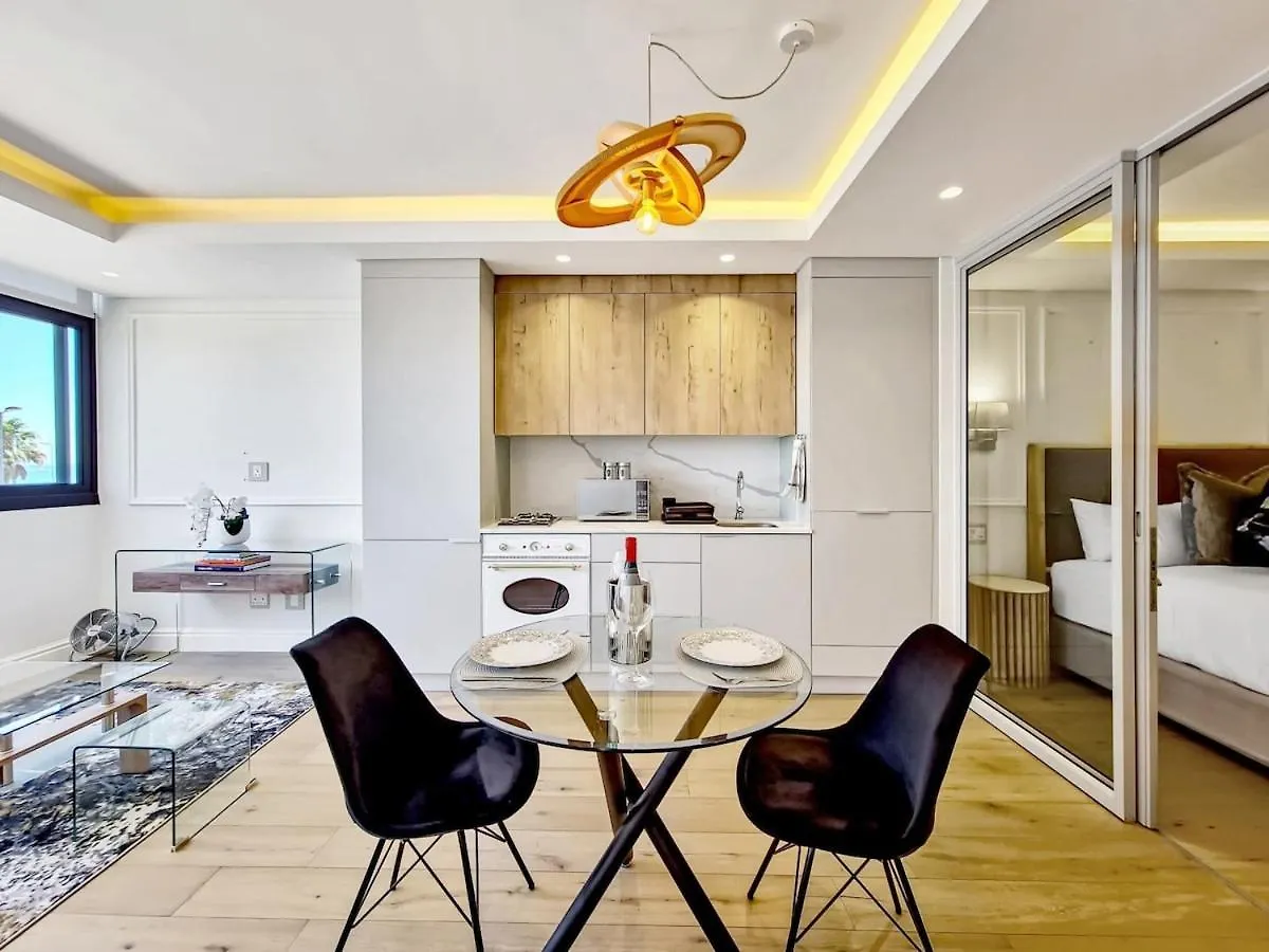 Studio With Ocean And Promenade View Sea Point Cape Town